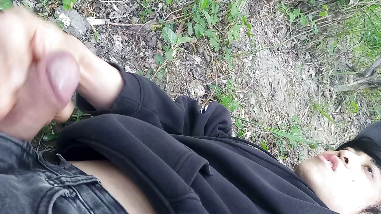 팬티를 통해 노출 된 자지, 이 귀여운 게이 소년, 허핑, Precuming, 커밍, 야외에서 자지 존 Arteen의 정자 청소