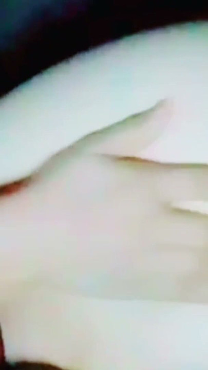 Çok güzel kız mastürbasyon yapıyor heyecanlı tıraşlı amcık | Klip 1