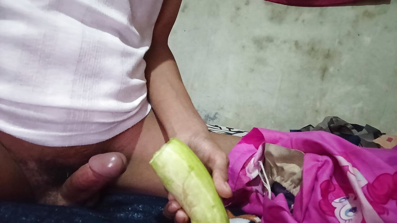 Jujut Expression Playing Solo Using Cucumbers That Have Been Hollowed Out
