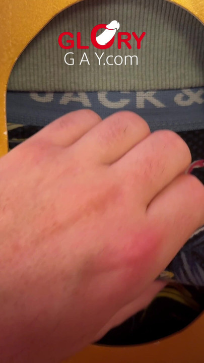 ควยหนาวัยใสนี้เพิ่งระเบิดด้วยการถึงจุดสุดยอดเต็มตัวสามเท่าที่รูสอดควย