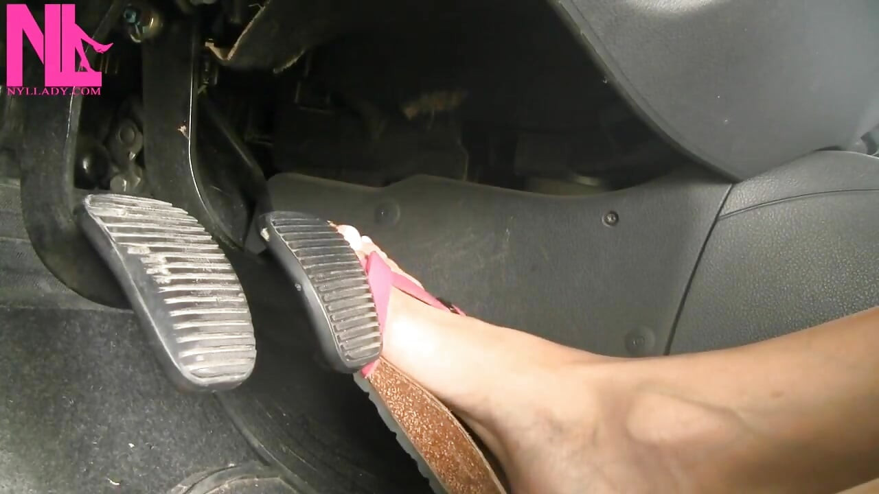 Στροφές σε ροζ Birkenstock Flops