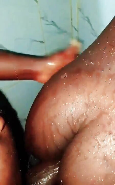 Sexyrita mandi, menari, menunjukkan memeknya yang bagus, payudaranya mengambil bbc di mulutnya milf