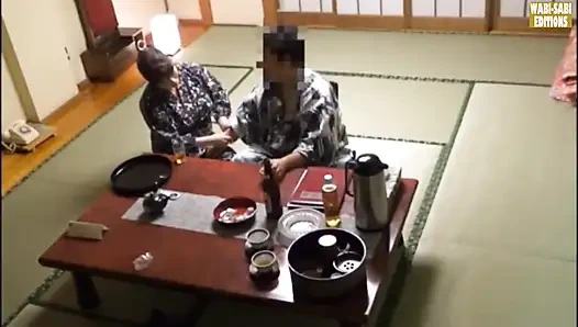 Verführung nach der Ladenschlusszeit: ein Spa-Angestellter wird während einer Privatraumsession gefilmt - szene 2