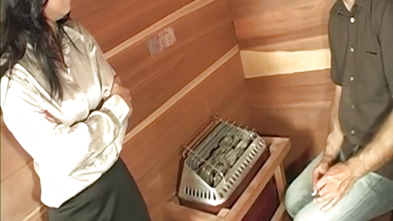 Mandona milf chorrea y traga semen en oficina salvaje