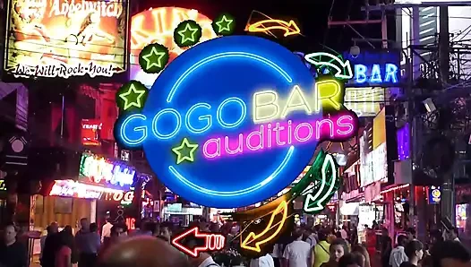 Amatör Asyalı kız görüşme sırasında dölleniyor