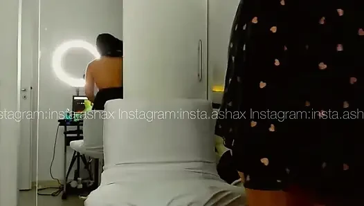 Eteğimin altında sert yarağa biniyorum