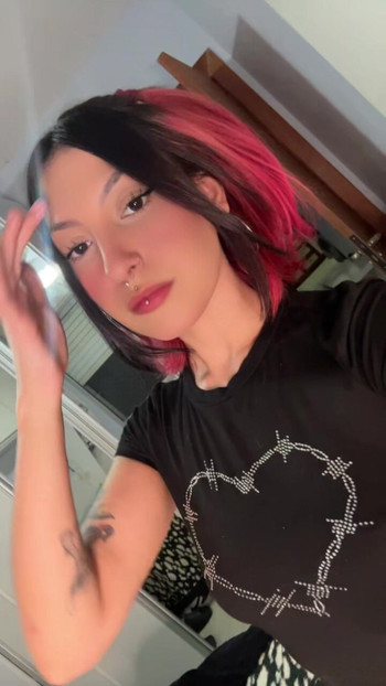 لطيف لاتينا فاتنة