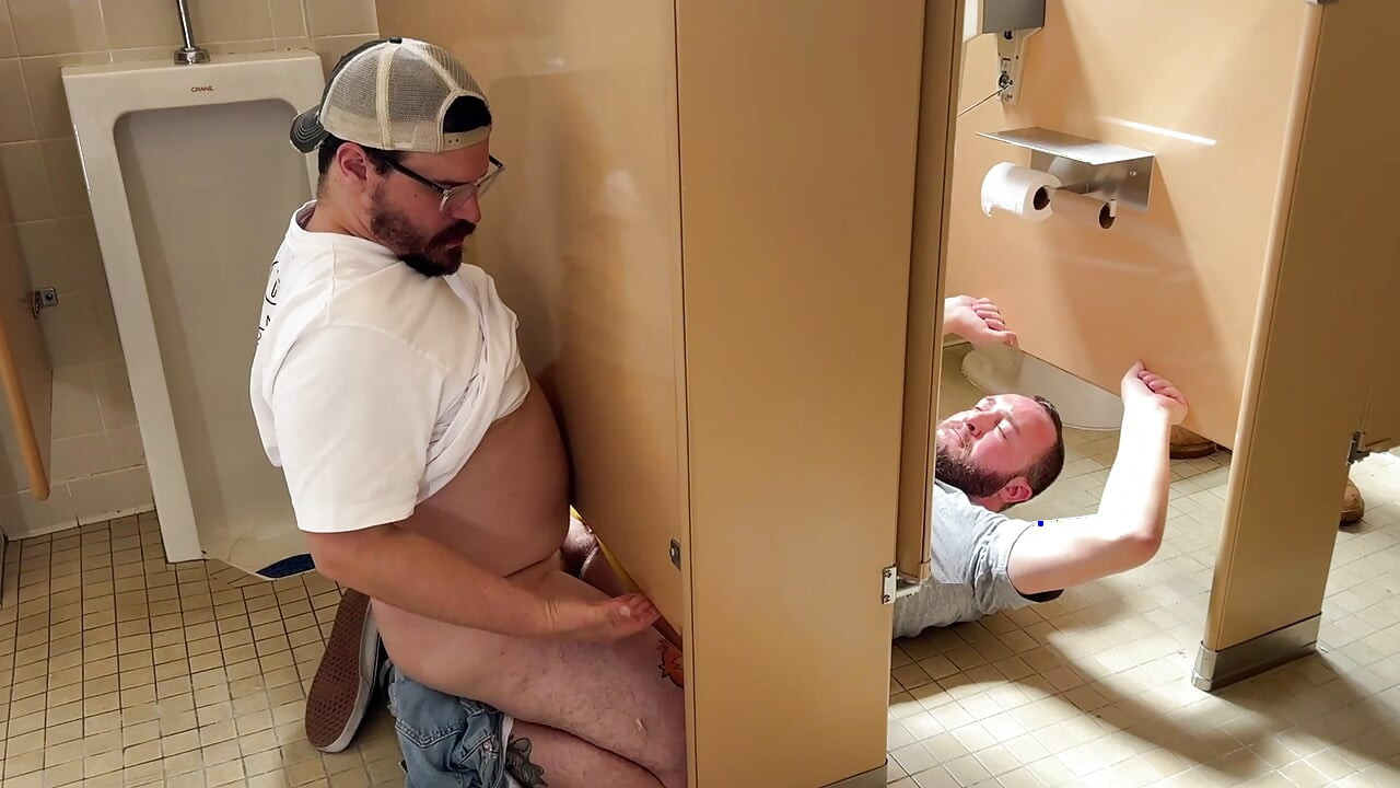 UNDERSTALL Action - what happens in the lockerroom
