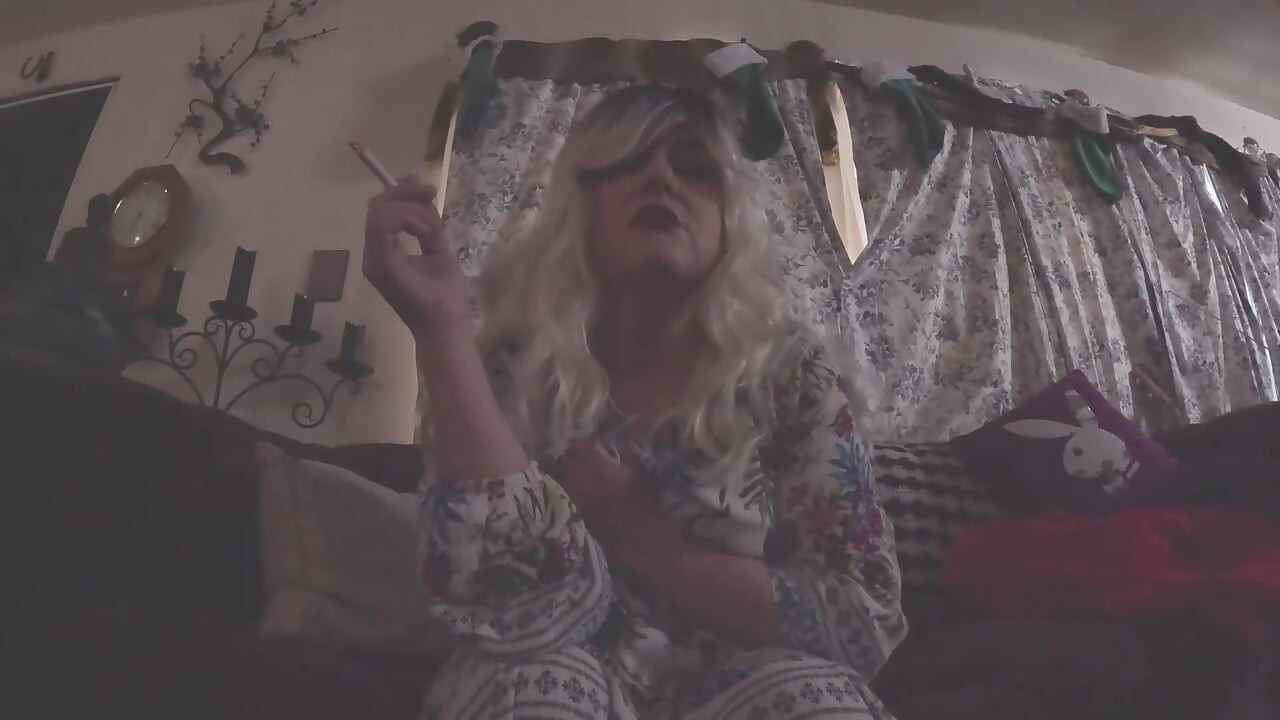 谢丽尔的烟碎想着你的鸡巴