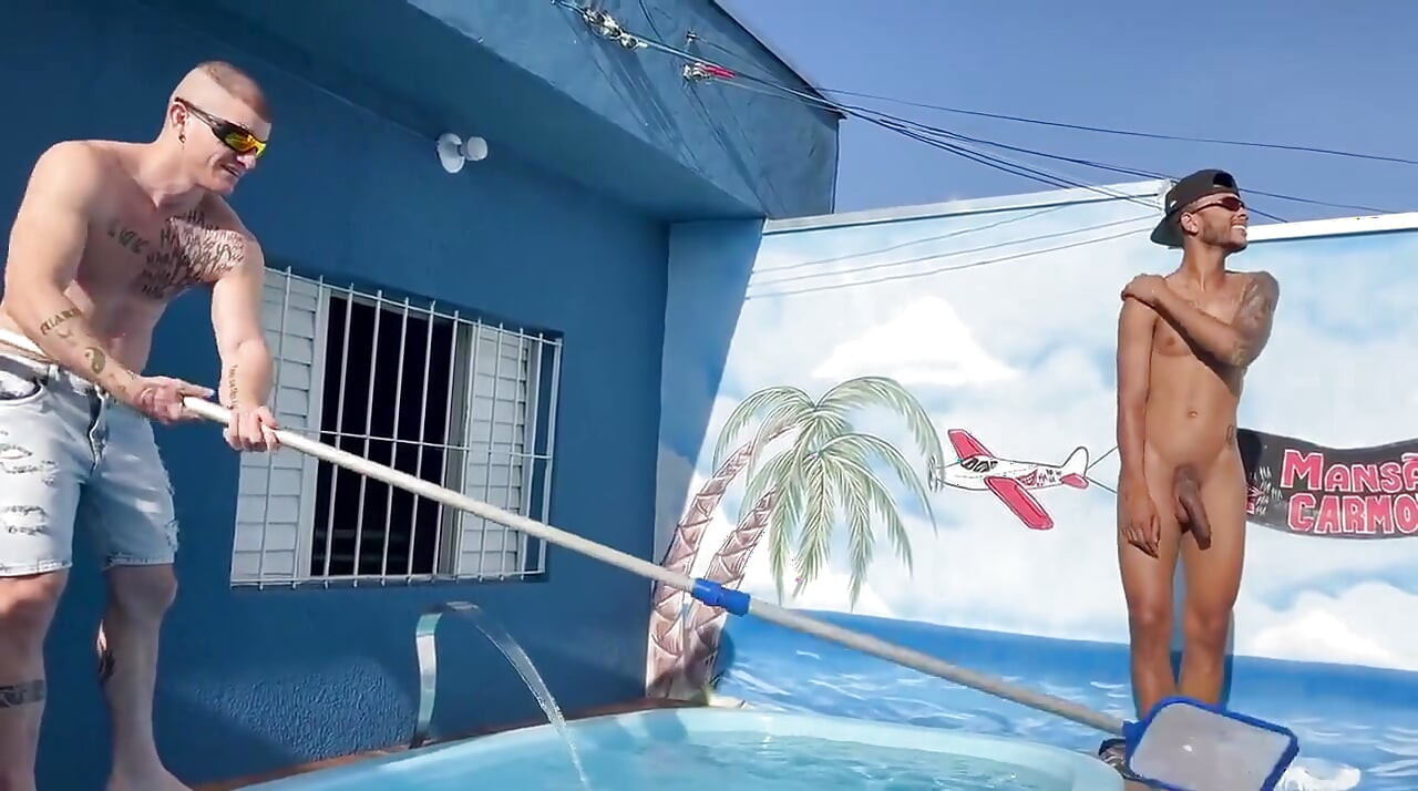 2 Straights Jerking off in the Pool
