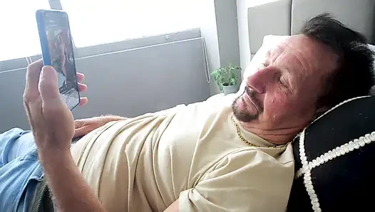 Непослушный старик не разогрелся и кончил в киску порноактрисы