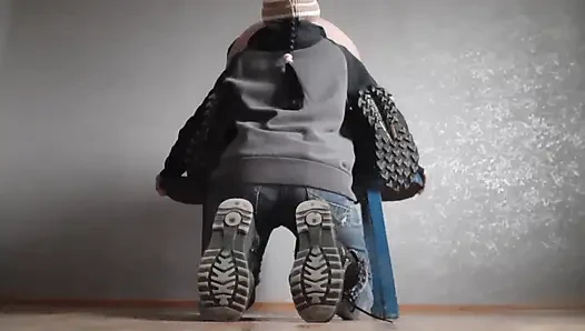 Я готовлю свою подругу к анальному сексу