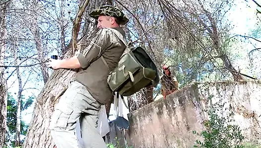 susi outdoor casting with double penetration