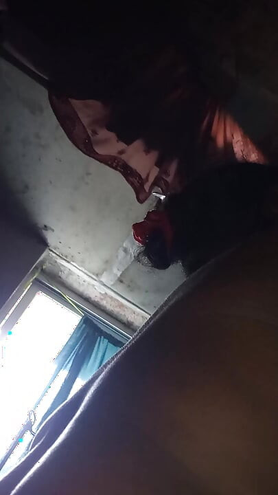 I-am fut fundul lui bhabhi după ce am aplicat pudră pe el.