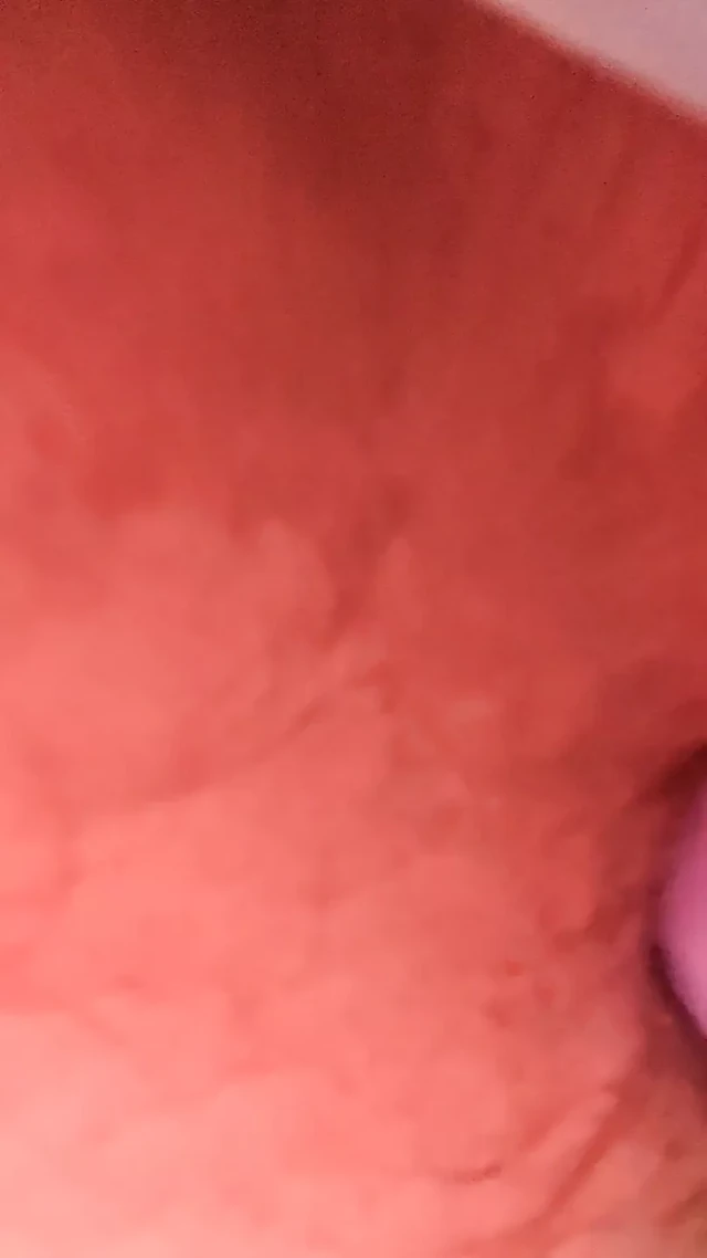 Amateur having a huge dildo to the ass
