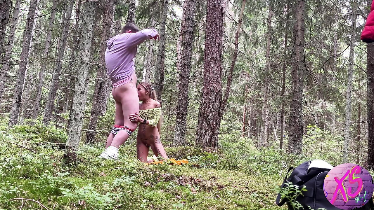 Couple Trying to Shoot a Porn Video Outdoors