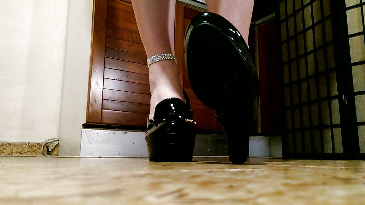 Posing in sexy heels loafers, barelegs and barefeet!
