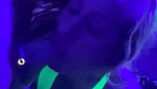 Zoey Portland kulübün arkasına büyük yarak alıyor