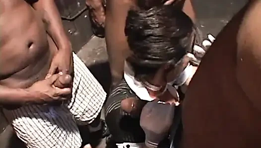 Pesta seks, bukkake, dan dobel penetrasi pembantu rumah tangga tua