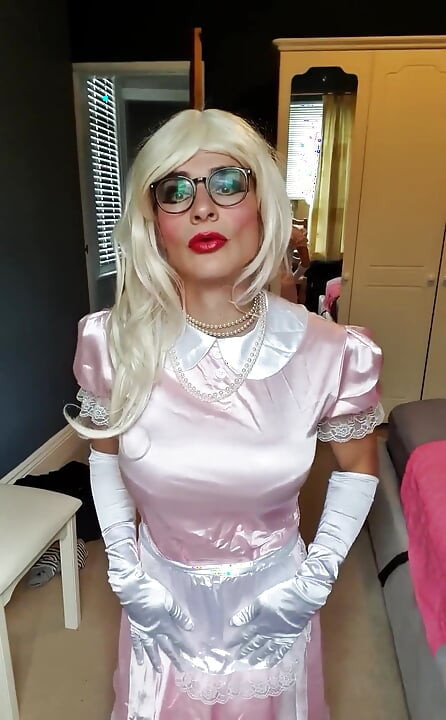 Feeling very pretty in pink. Do i make a good looking sissy?