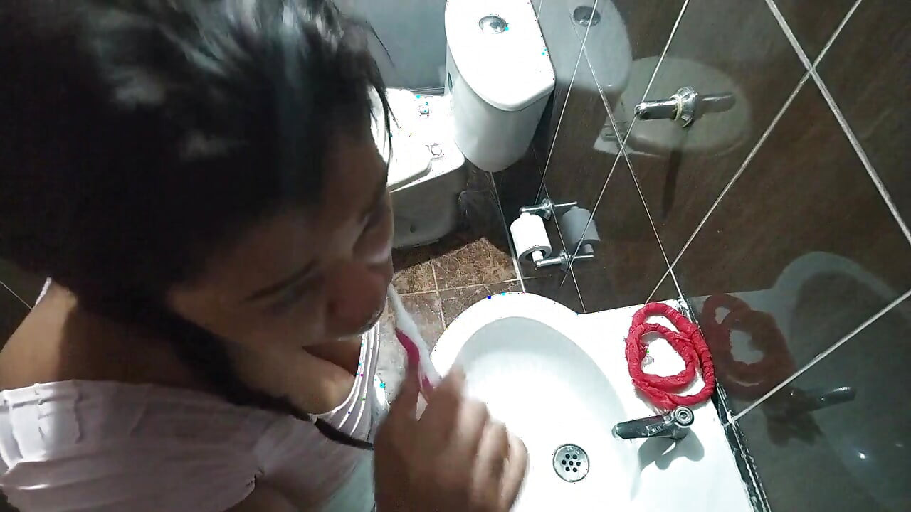 Si cewek rambut cokelat dengan toket kendor 18 tahun asal new york amerika serikat dientot kontol besar saudara tirinya