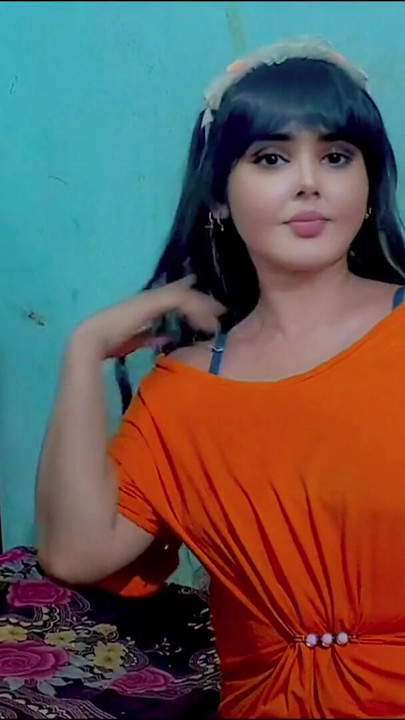 Indian Bengali Sadia Bhabhi suddenly saw it and brought it | Clip 1