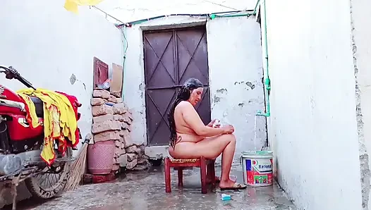 Barsat ke mausam mein tanhai ke aalam mein Milan ko utha laya Gand mein Dal Diya