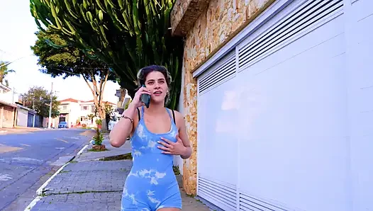 Yaz fetişi: Bronz sarışın sertliğe kapılıyor ve creampie alıyor
