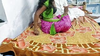 Indiai falusi feleség Házi testmasszázs vegitable punciba helyezve