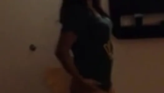 Latina Milf Shaking Her Ass