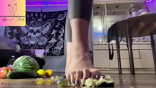 Size 16 Barefoot Fruit Crush Giantess Destruction