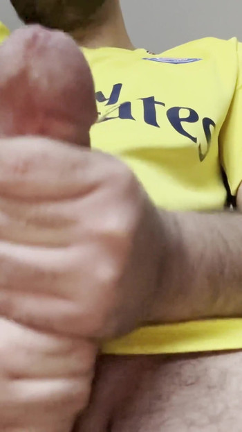 Morate podijeliti trenutak iz "Debeli arapski kurac - Drkanje i veliki mlaz sperme u lice"