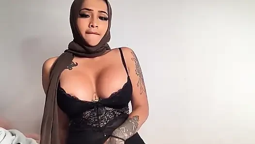Büyük zenci yarağı dildo ile tesettürlü solo sahne