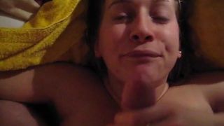 Нервный сексуальный камшот на лицо в домашнем видео