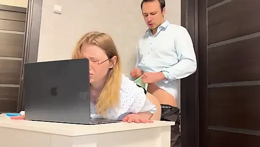 Schüchterne assistentin wedgie, bully humping-session