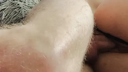 Tätowierte MILF zu hause gefickt
