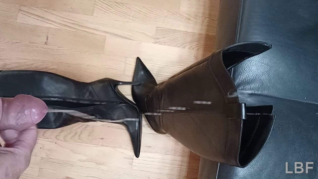 ニーハイブーツを何度か注射した
