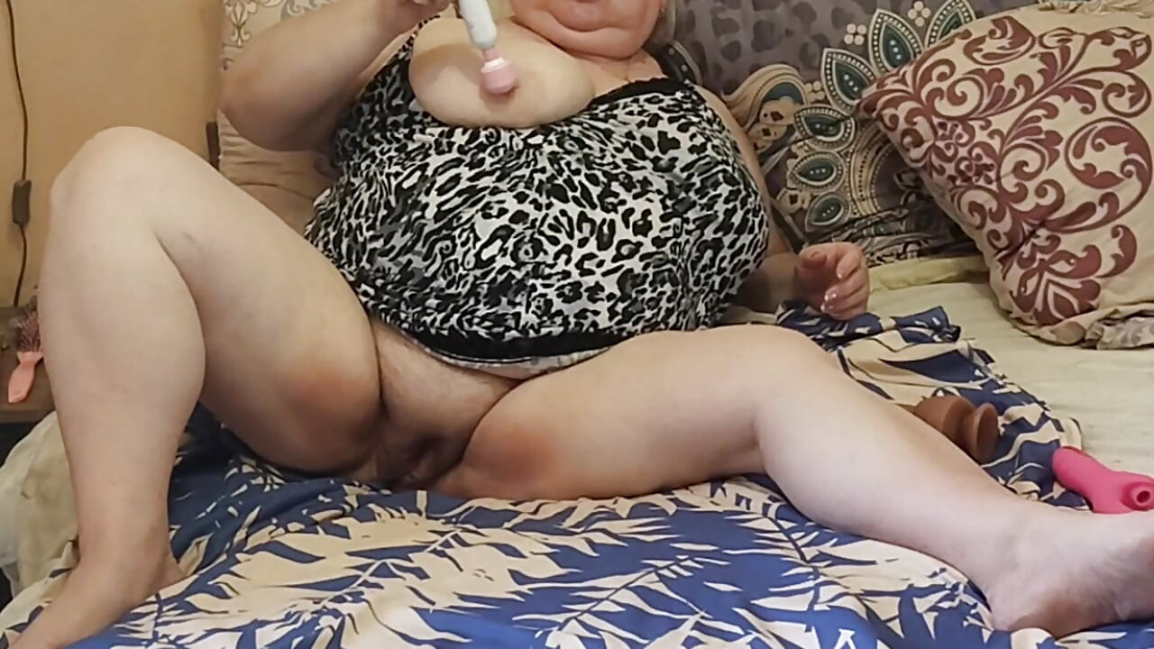 Mother-in-law with big cunt masturbates with toys