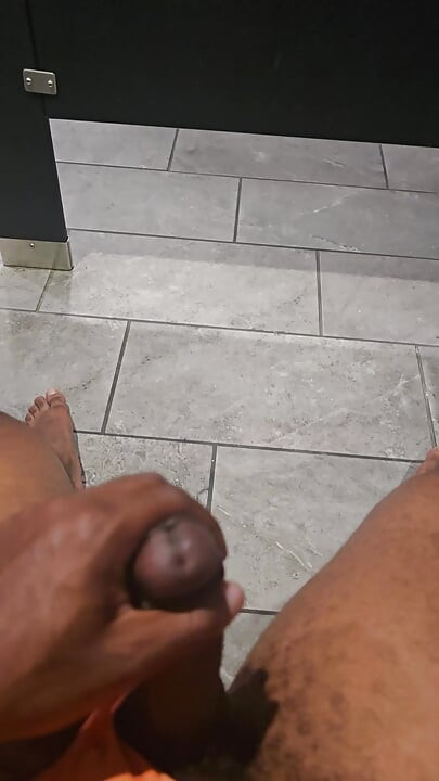 Stroking my dick at Planet Fitnesss