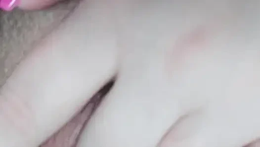 Два пальца для мокрой, горячей киски