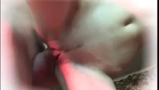 Güzel orta yaşlı seksi kadın iki canavar siyah ve beyaz yarakla sikiliyor ve ağzına boşalıyor