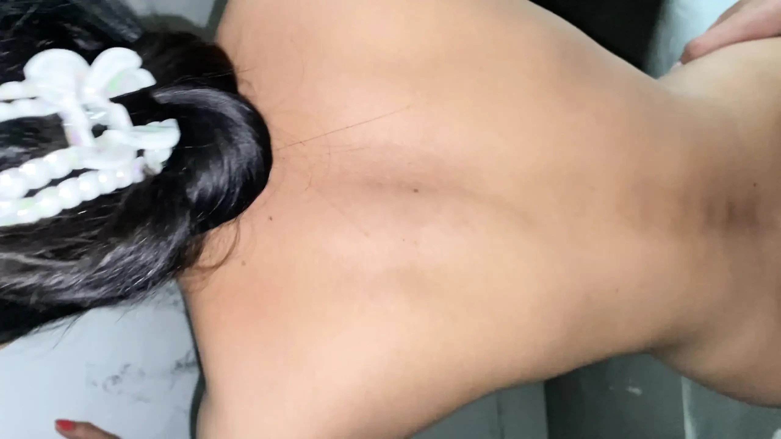 화장실에서 친구의 여친을 따먹고, 여자에게도 소변을 볼 수 있어