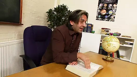 Genç Hannah Shaw bir sürtük amını sikiyor