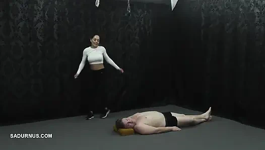 Под черными кроссовками Nomi Nike