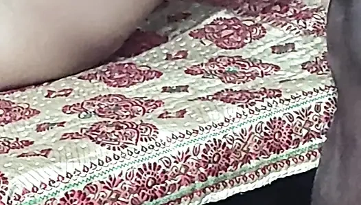 Astaniy desi bhabi apne boyfered ke sat apne rum ke andar apne boyfered ko bula kar