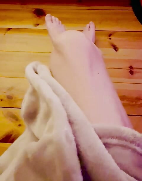 SMOOTH LEGS AT NIGHT