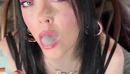 Болтает и дрейфует для вас из одеяния в нижнем белье Tina Snua - курение сигареты для вас - OME OMI Snap вдыхает кружева