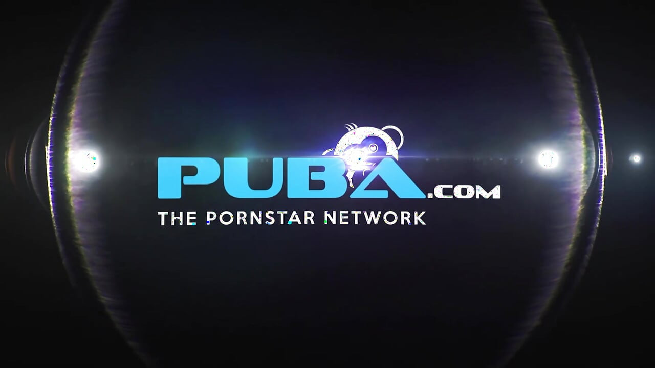 Lola wird auf der couch gefickt