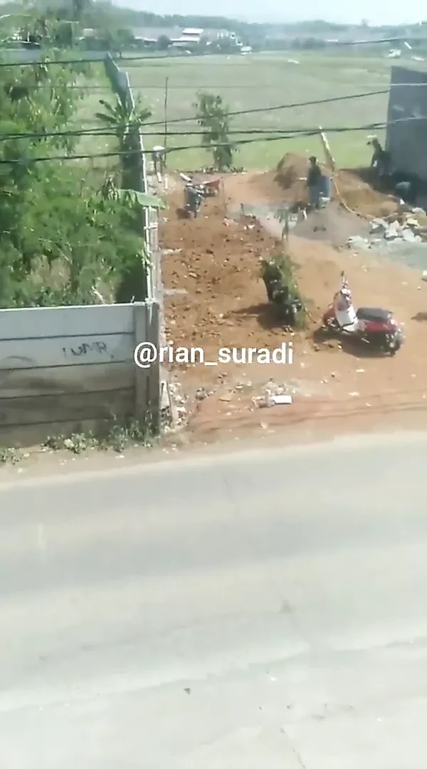 Gay Sex : Indonesian Gay builder suck