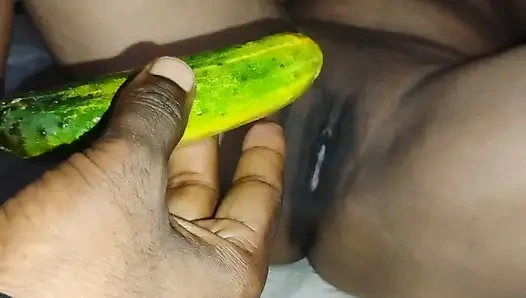 Moti Bhabhi ki hard chut ko pela